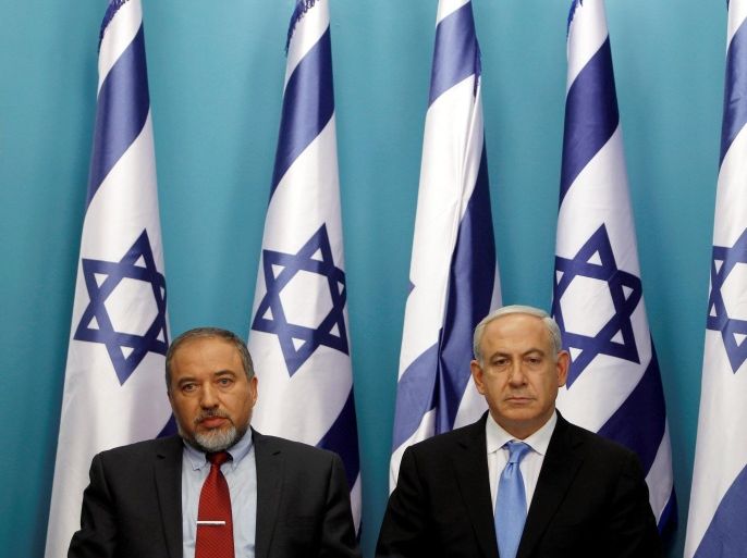 Israel's Prime Minister Benjamin Netanyahu (R) sits next to Foreign Minister Avigdor Lieberman after delivering a statement in Jerusalem November 21, 2012. REUTERS/Baz Ratner/File Photo