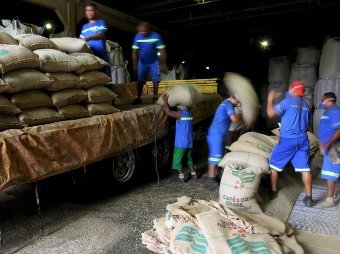 Workers unload 60-kg jute bags of coffee beans for export in a coffee warehouse in Santos, Brazil, December 10, 2015. By introducing massive plastic sacks to replace the 60-kg (132-lb) jute bags that have dominated coffee shipments for more than two centuries, firms are saving millions of dollars a year, in a move so successful it is expected to reshape the global industry. Until a few years ago, the world's biggest coffee producer dispatched nearly all its exports in