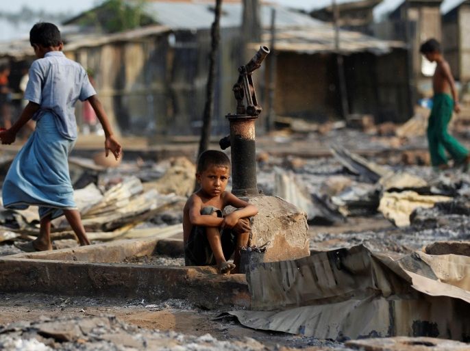 A boy sit in a burnt area after fire destroyed shelters at a camp for internally displaced Rohingya Muslims in the western Rakhine State near Sittwe, Myanmar May 3, 2016. REUTERS/Soe Zeya Tun
