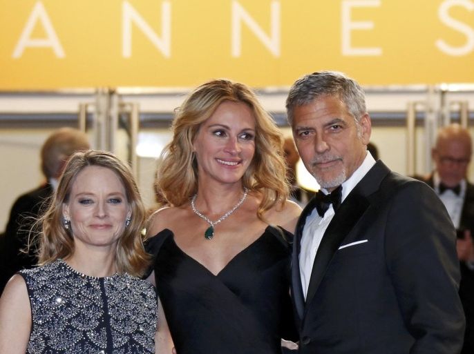 Director Jodie Foster and cast members Julia Roberts and George Clooney pose on the red carpet after the screening of the film "Money Monster" out of competition at the 69th Cannes Film Festival in Cannes, France, May 12, 2016. REUTERS/Jean-Paul Pelissier