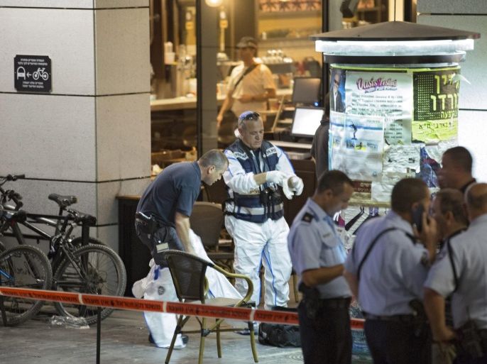 epaselect epa05352113 Police inspectors work at the scene of a shooting outside Max Brenner restaurant in Sarona market in Tel Aviv, Israel, 08 June 2016. According to reports, at least three people were killed and five seriously injured in a shooting in Tel Aviv's Sarona complex.