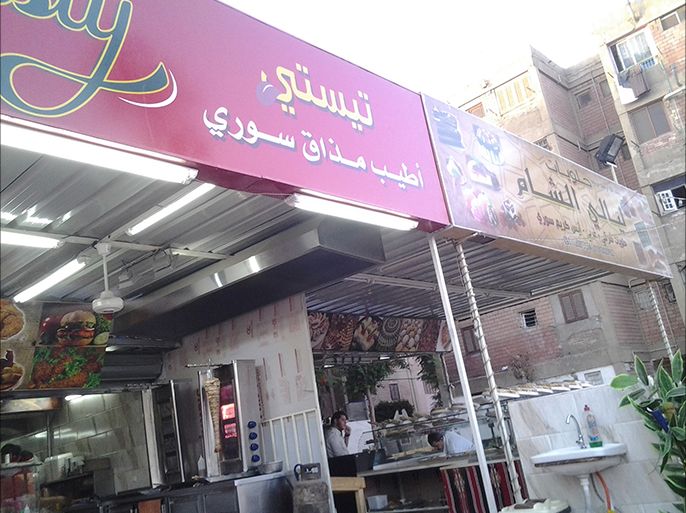 المطاعم السورية باتت وجهة مفضلة لسكان المدينة. ( مطاعم ومحلات لبيع الحلوى لمهاجرين سوريين ، الحي السادس ـ اكتوبر)