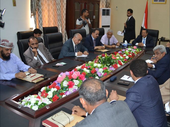 صورة لأول اجتماع للحكومة اليمنية بعد وصولها عدن الجزيرة نت