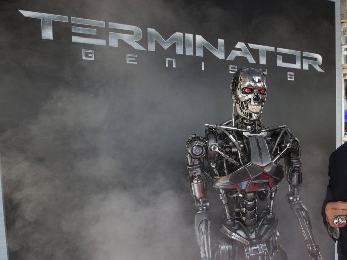 Cast member Arnold Schwarzenegger poses by a Terminator replica at the premiere of "Terminator Genisys" in Hollywood, California June 28, 2015. The movie opens in the U.S. on July 1. REUTERS/Mario Anzuoni