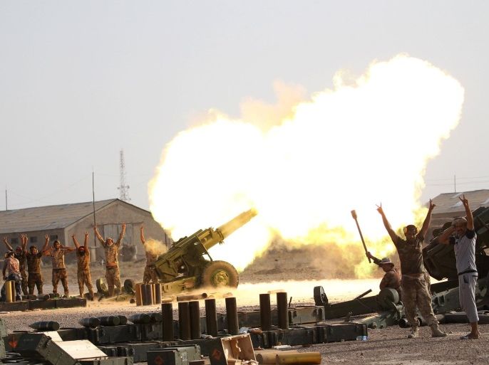 Iraqi security forces and Shi'ite fighter fire artillery towards Islamic State militants near Falluja, Iraq, June 1, 2016. REUTERS/Alaa Al-Marjani
