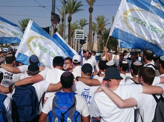 القدس - فلسطين - مستوطنون يشاركون في مسيرة رفع الأعلام الإسرائيلية في ذكرى احتلال القدس