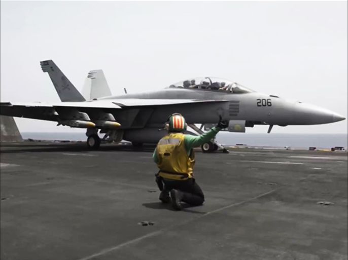 طائرات أمريكية تشن غارات ضد تنظيم الدولة بعد انطلاقها من حاملة طائرات بالبحر المتوسط