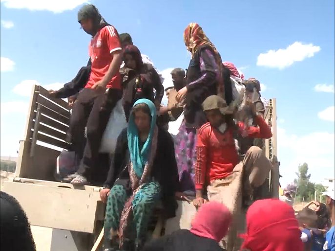 فرار مئات العائلات من مناطق سيطرة تنظيم الدولة بالفلوجة