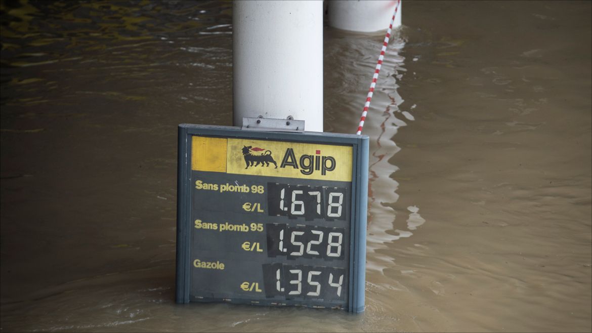 epa05343956 The sign of a gas station is partially submerged due to the flooding of the Seine River in Paris, France, 03 June 2016. Floods and heavy rain drenched about a quarter of the French territory over several days.  EPA/JEREMY LEMPIN