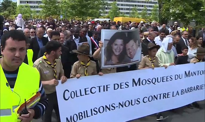 نائب فرنسي يشكك في نيات متظاهرين مسلمين