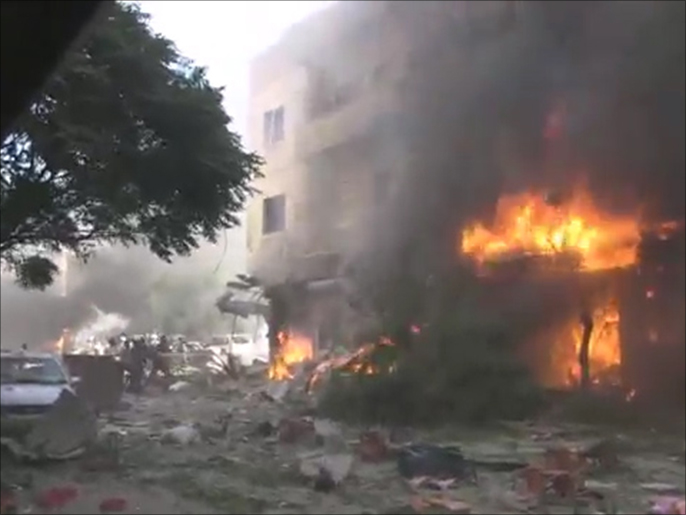 إخماد النيران عقب غارات استهدفت مدينة إدلب (ناشطون)