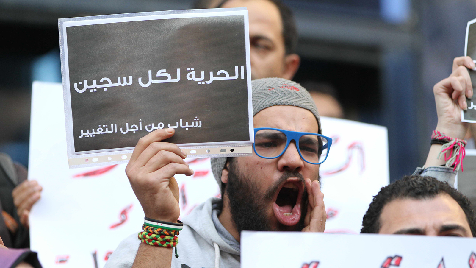 من وقفة احتجاجية أمام نقابة الصحفيين المصريين للمطالبة بالإفراج عن المعتقلين (الجزيرة نت-أرشيف)
