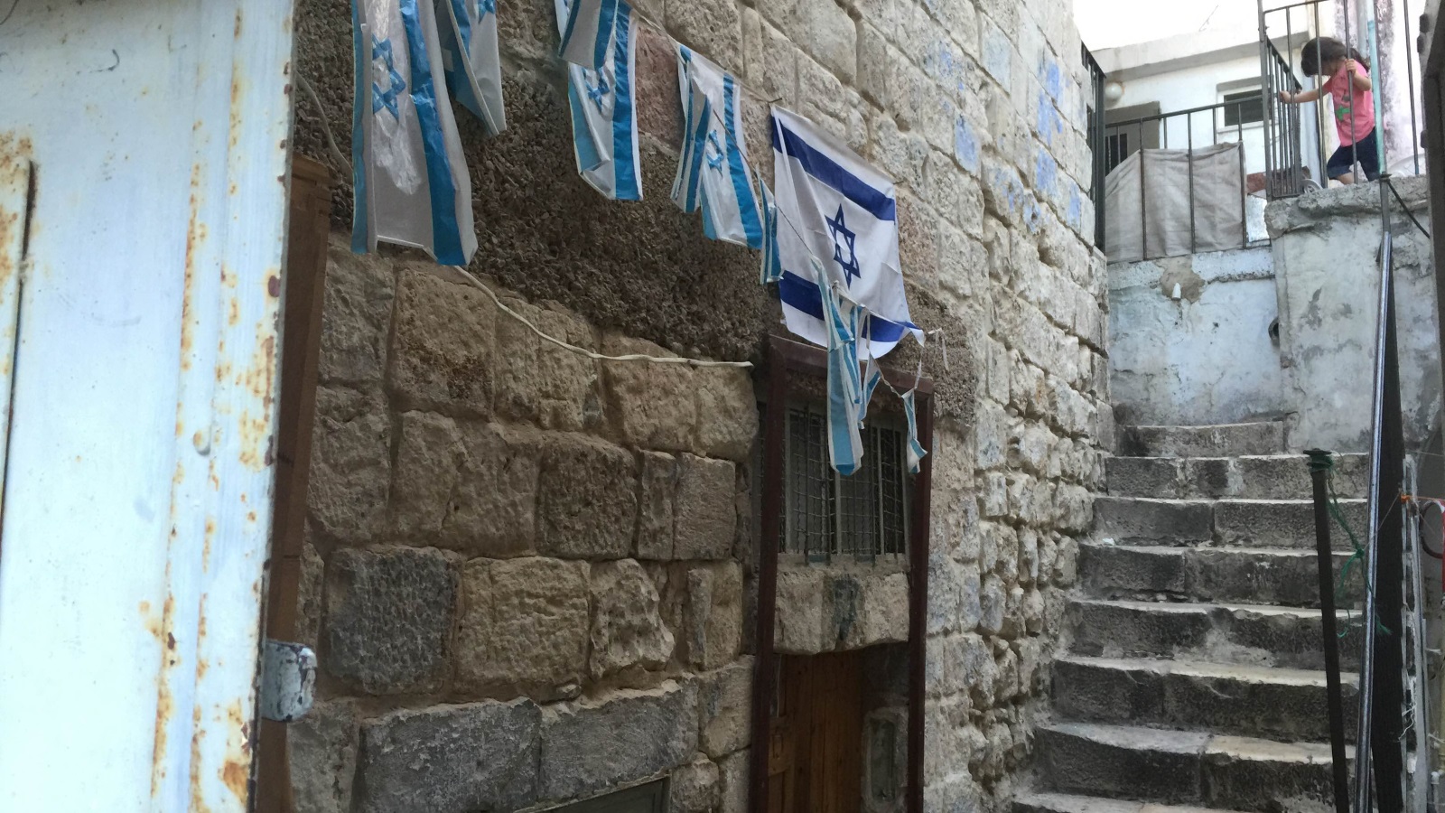 المستوطنون يحتلون منازل الفلسطينيين بالقدس بمساندة رسمية وعسكرية (الجزيرة نت)