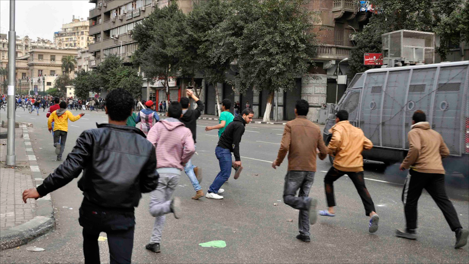 كر وفر خلال مظاهرة في 25 يناير 2015 بمحيط ميدان التحرير (الجزيرة نت)