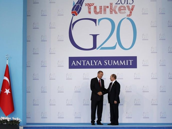 Turkey's President Tayyip Erdogan welcomes Russia's President Vladimir Putin (R) to the Group of 20 (G20) leaders summit in the Mediterranean resort city of Antalya, Turkey, November 15, 2015. REUTERS/Murad Sezer