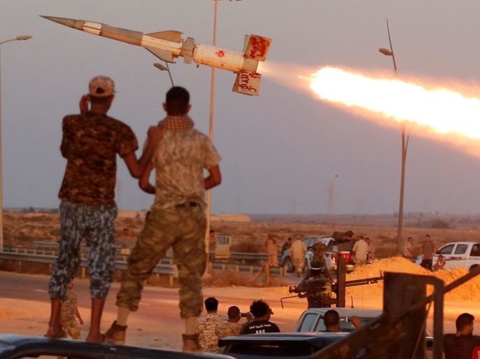 Fighters of Libyan forces allied with the U.N.-backed government fire a rocket at Islamic State fighters in Sirte, Libya, August 4, 2016. REUTERS/Goran Tomasevic/File Photo