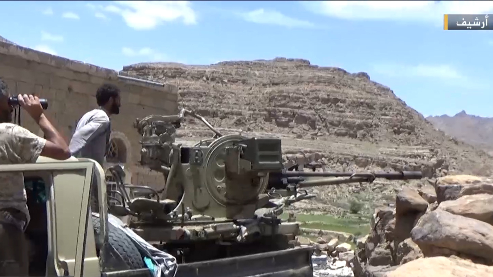 ‪الجيش والمقاومة يهاجمان مواقع للحوثيين وقوات صالح في منطقة نهم‬ (الجزيرة)