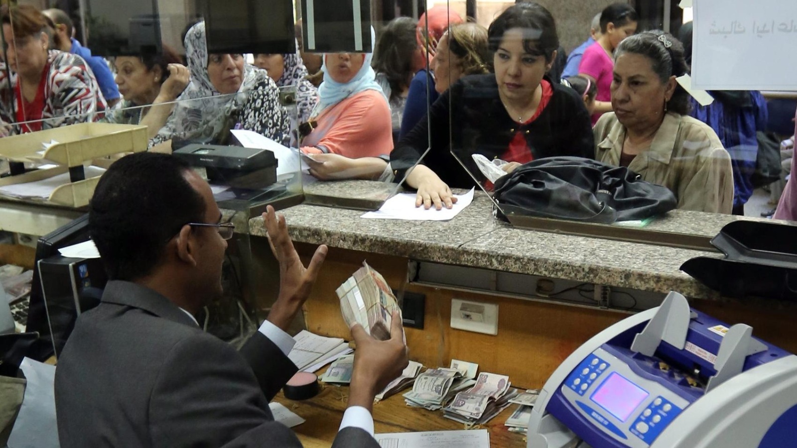 البنوك المصرية طرحت شهادات بعائد مرتفع لتمويل توسعة قناة السويس 