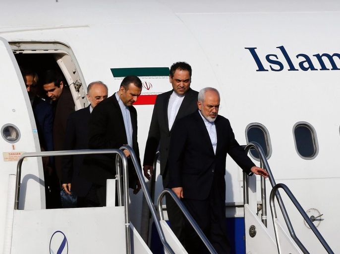 Iranian Foreign Minister Mohmmad Javad Zarif (Front) and members of his negotiation team arrive at the Mehr-abad airport in Tehran, Iran, 15 July 2015. Iran and six world powers agreed on a deal over Iran's controversial nuclear programme on 14 July 2015 in Vienna, Austria.