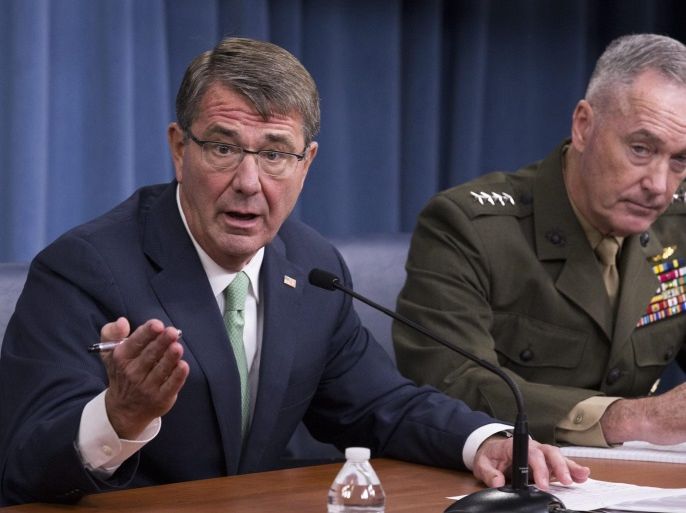 US Secretary of Defense Ash Carter (L) and Chairman of the Joint Chiefs of Staff General Joseph Dunford Jr. (R) hold a news conference at the Pentagon in Arlington, Virginia, USA, 25 July 2016.