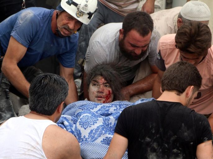 ATTENTION EDITORS - VISUAL COVERAGE OF SCENES OF INJURY OR DEATH Men carry an injured girl after an airstrike on Aleppo's rebel held Kadi Askar area, Syria July 8, 2016. REUTERS/Abdalrhman Ismail