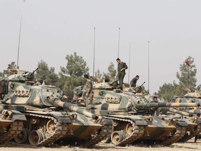 Turkish soldiers stand on tanks as they prepare for a military operation at the Syrian border as part of their offensive against the so-called Islamic State (ISIS or IS) militant group in Syria, in Karkamis district of Gaziantep, Turkey, 25 August 2016. The Turkish army launched an offensive operation against ISIS in Syria's Jarablus with its war jets and army troops in coordination with the US led coalition war planes.