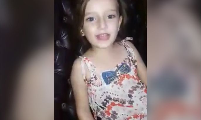 برميل متفجر يقطع غناء طفلة سورية