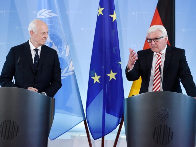 Staffan de Mistura (L), the United Nations envoy to Syria, and German Foreign Minister Frank-Walter Steinmeier (R) speak to the press at the Foreign Offfice in Berlin, Germany, 22 July 2016. De Mistura and Steinmeier met for talks on the Syria situation and continuous peace efforts at the Geneva peace talks.
