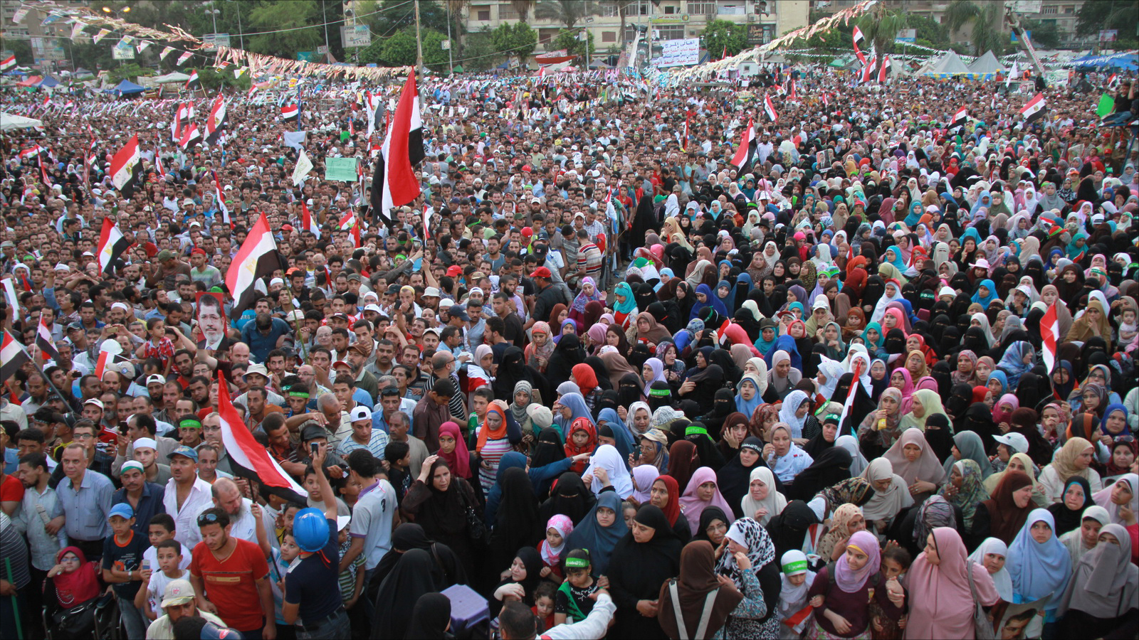 ‪3‬ جانب من اعتصام رابعة العدوية قبل فضه بالقوة يوم 14 أغسطس/آب 201 (الجزيرة)