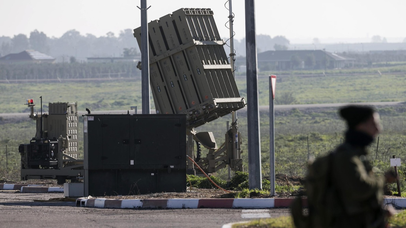 ‪إسرائيل نشرت العديد من منظومات القبة الحديدية لمواجهة صواريخ المقاومة الفلسطينية‬ (رويترز)