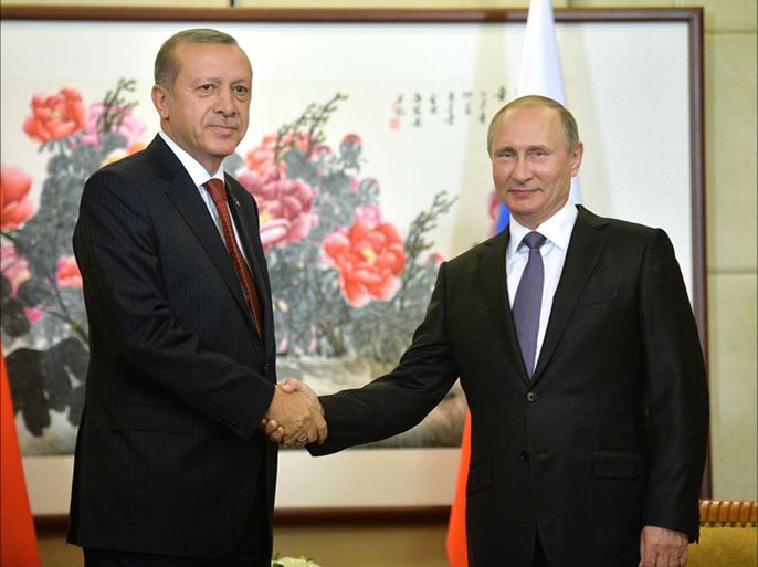 epa05522472 Turkish President Recep Tayyip Erdogan (L) meets with Russian President Vladimir Putin (R) at the G20 Summit in Hangzhou, China, 03 September 2016.