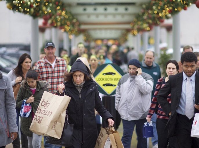 Shoppers walk along a connecting path from The Court to The Plaza at the King of Prussia Mall, United States' largest retail shopping space in King of Prussia, Pennsylvania, in this December 6, 2014 file photo. Federal Reserve officials are playing it cool for now, but roughly $2.5 trillion of stock market value wiped out in the past three weeks and a possible consumer pullback could throw the Fed off its course of gradual interest rate hikes. To match Insight USA-FED