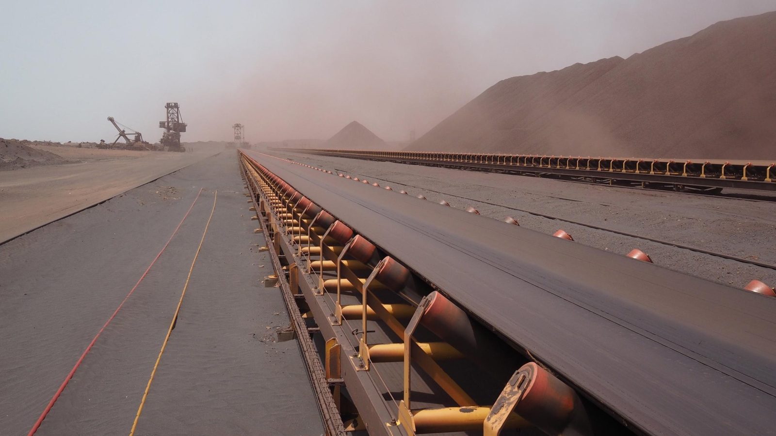 ‪موريتانيا أنتجت العام الماضي 13 مليون طن من الحديد و45 ألف طن من النحاس‬ (رويترز)