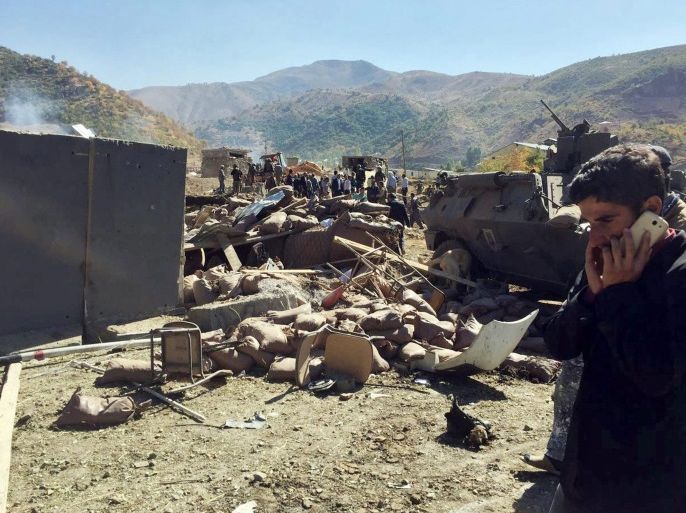 A picture taken by a smart phone shows Turkish soldiers and people try to help victims after a bomb attack to a military post near Iraqi border near Durak, near Semdinli, Hakkari province, southeastern Turkey, 09 October 2016. According to Turkish officials, ten soldiers and eight civilians were killed in a car bomb attack by Kurdish militants. EPA/IHLAS NEWS AGENCY TURKEY OUT ; BEST QUALITY AVAILABLE