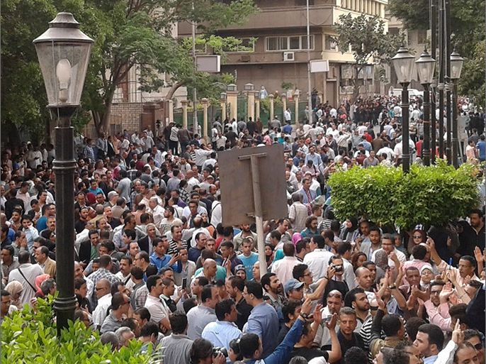 صورة لاحتجاجات بوسط القاهرة ضد ممارسات وزارة الداخلية ـ مايو