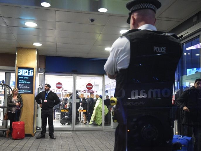Police check a bag at London city Airport after it was closed due to a chemical incident in London, Britain, 21 October 2016. According to reports, hundreds of passengers were forced to evacuate the airport, after a number of people complain they were feeling unwell and fire alarms sounded. After a three-hour investigation by police and firefighters in protective clothing, the terminal was declared safe. The cause of the incident remained unclear.