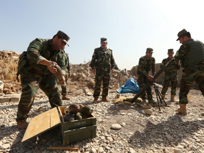 قوات البشمركة على مشارف الموصل أمس الأول خلال الاستعداد للهجوم على المدينة (رويترز) 