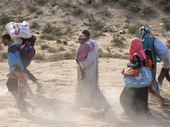 Displaced people, who are fleeing from clashes in Al-hud village, south of Mosul, head to Qayyarah, during an operation to attack Islamic State militants in Mosul, Iraq, October 18, 2016. Picture taken October 18, 2016. REUTERS/Stringer EDITORIAL USE ONLY. NO RESALES. NO ARCHIVE. TPX IMAGES OF THE DAY