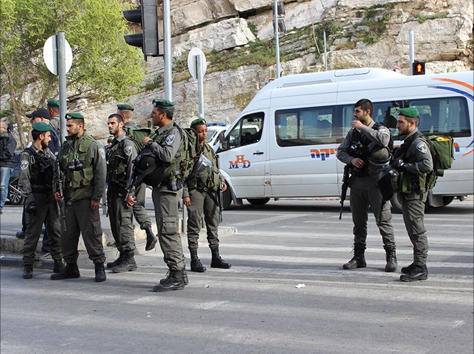 عدد من جنود الاحتلال يتمركزون بالقرب من باب العامود بالقدس المحتلة