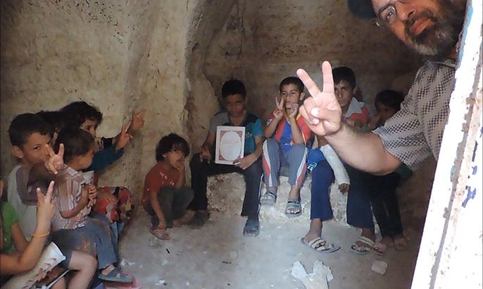 المغارات مدارس للطلاب في ريف حمص المحاصر