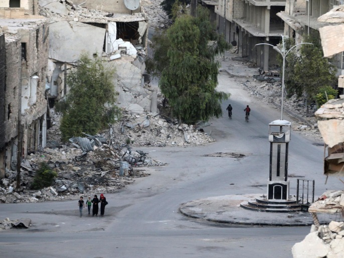 ‪دمار بأحد أحياء حلب جراء القصف المتكرر‬ دمار بأحد أحياء حلب جراء القصف المتكرر (رويترز)