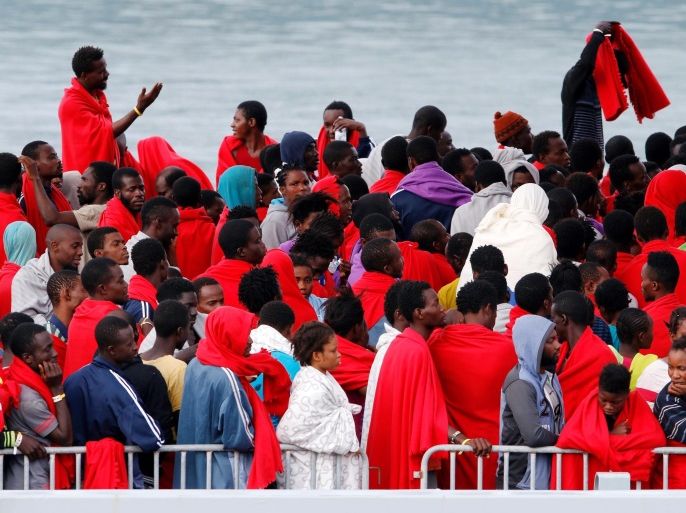 Migrants wait for disembark from Royal Navy Ship HMS Enterprise in the Sicilian harbour of Catania, Italy, October 23, 2016. REUTERS/Antonio Parrinello