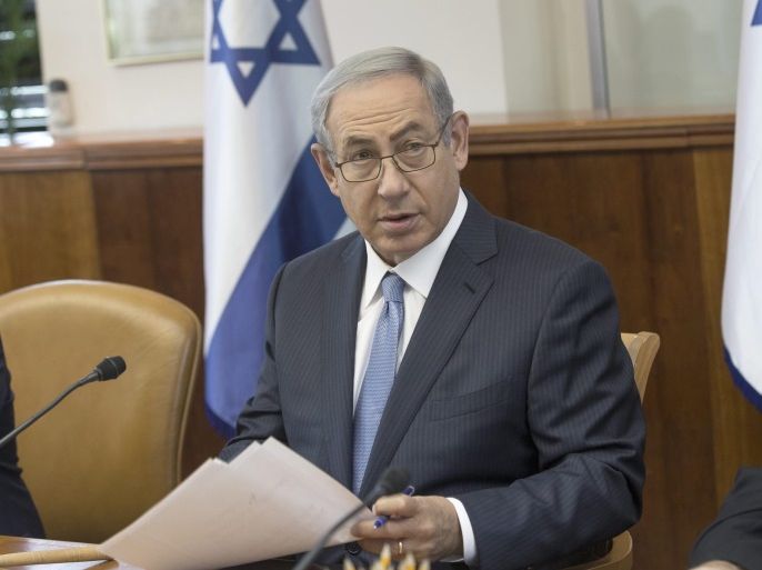 Israeli Prime Minister Benjamin Netanyahu presides his weekly cabinet meeting, at his office in Jerusalem, 27 September 2016.
