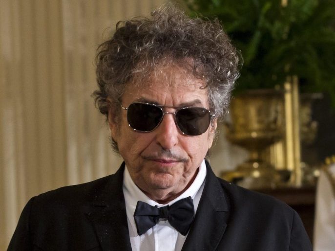 (FILE) A file picture dated 29 May 2012 shows US folk music legend Bob Dylan in the East Room of the White House in Washington, DC USA. Dylan won the 2016 Nobel Prize in Literature, the Swedish Academy announced in Stockholm on 13 October 2016. *** Local Caption *** 50363250 EPA/JIM LO SCALZO *** Local Caption *** 50363250