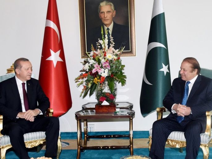 Pakistan Prime Minister Nawaz Sharif meets with Turkish President Recep Tayyip Erdogan in Islamabad, Pakistan, November 17, 2016. PID/Handout via REUTERS ATTENTION EDITORS - THIS IMAGE WAS PROVIDED BY A THIRD PARTY. EDITORIAL USE ONLY. NO RESALES. NO ARCHIVE