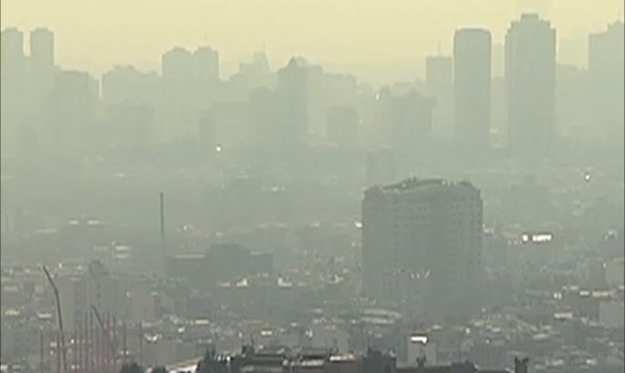 الهواء الملوث يخنق طهران