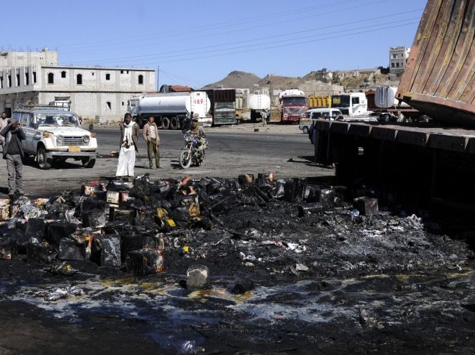 Yemenis inspect the site of an alleged Saudi-led airstrikes that hit vehicles carrying food items, killing at least 11 people, in the central province of Ibb, Yemen, 15 November 2016. According to reports, US Secretary of State John Kerry announced that the Houthi rebels and the Saudi-led military coalition have agreed to a ceasefire starting on 17 November, in a fresh attempt to end Yemen’s 20-month conflict which claimed the lives of nearly 10 thousand people and disp