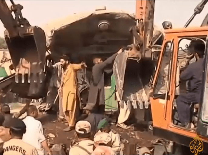 حادثة اصطدام قطارين في باكستان
