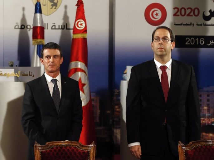 French Prime Minister Manuel Valls (L) with Tunisian Prime Minister Youssef Chahed (R) during a press conference in Tunis, Tunisia, 28 November 2016. French Prime Minister Manuel Valls is on a two-day official visit to Tunisia.