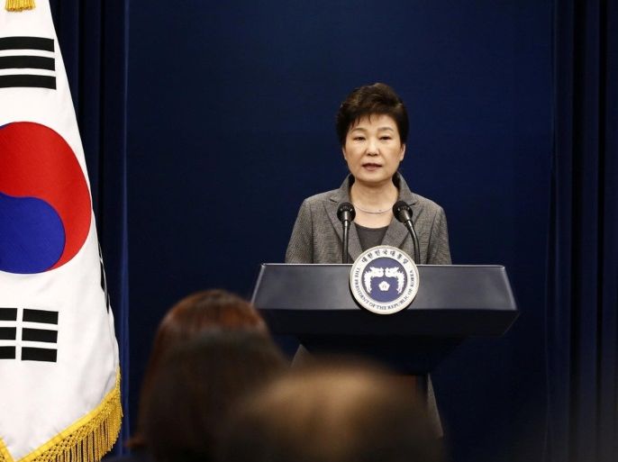 South Korean President Park Geun-Hye speaks during an address to the nation, at the presidential Blue House in Seoul, South Korea, 29 November 2016. REUTERS/Jeon Heon-Kyun/Pool